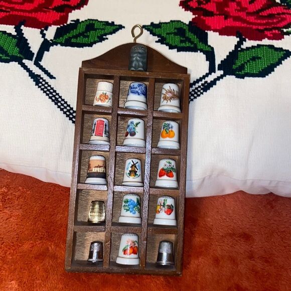 Antique Thimbles Collection With Display Wood Rack Lot 16p Metal & Porcelain - Picture 3 of 16